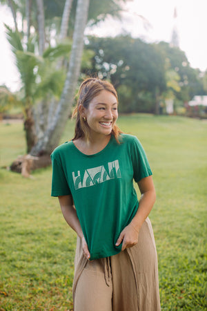 TEE HAWAI'I RAINBOWS - MONSTERA GREEN