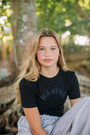 YOUTH TEE WAHINE - LAVA BLACK