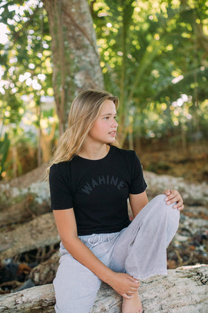 YOUTH TEE WAHINE - LAVA BLACK