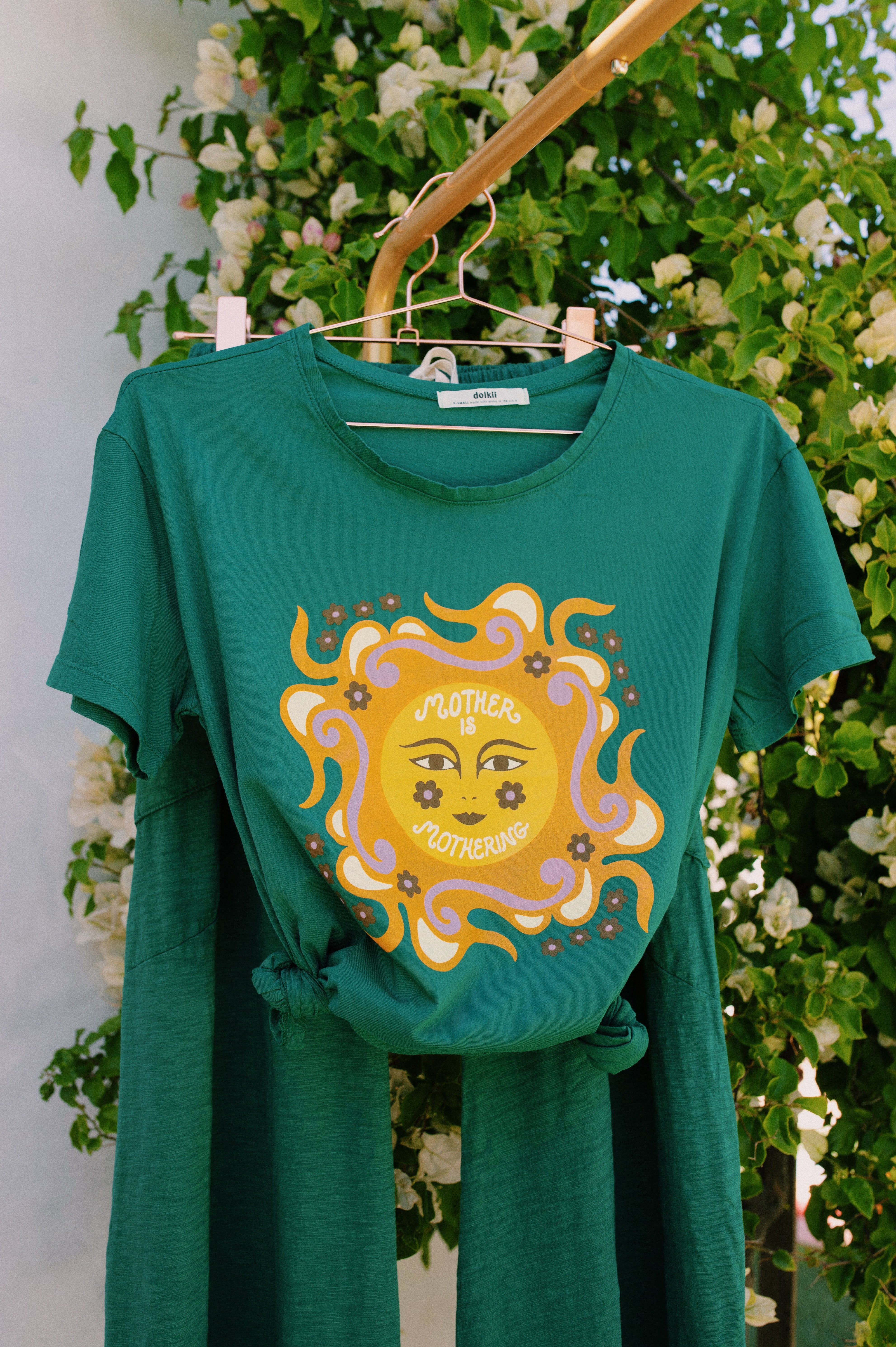 Oversized Fit - Tee Mother is Mothering - Matcha - Dolkii Hawai'i