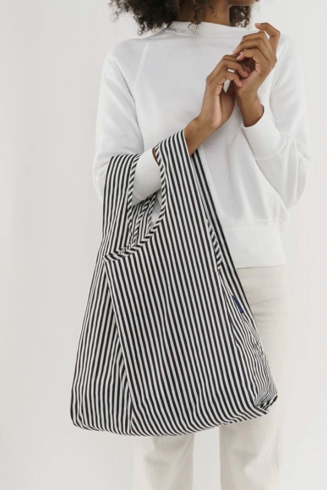 BLACK AND WHITE STRIPE BAGGU