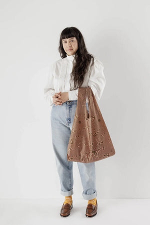TRIPPY SWIRL SALMON BAGGU