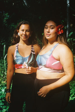 LEHUA LOLE X DOLKII - WAHINE SPORTS BRA - ANTHURIUM