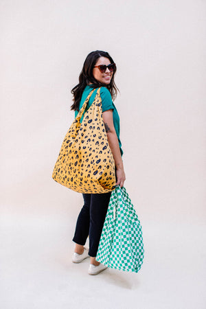 GREEN CHECKERBOARD BAGGU