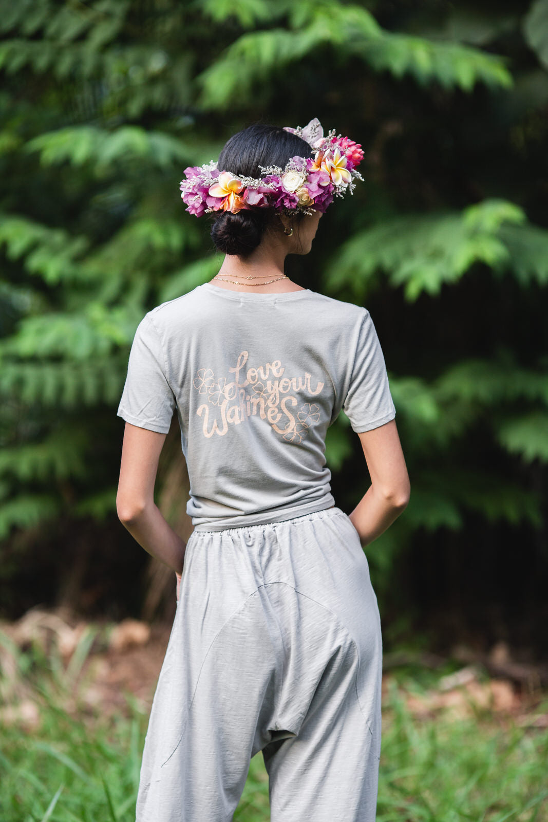 TEE SEAFLOWER LOVE YOUR WAHINES - JANA LAM - MOON GREY