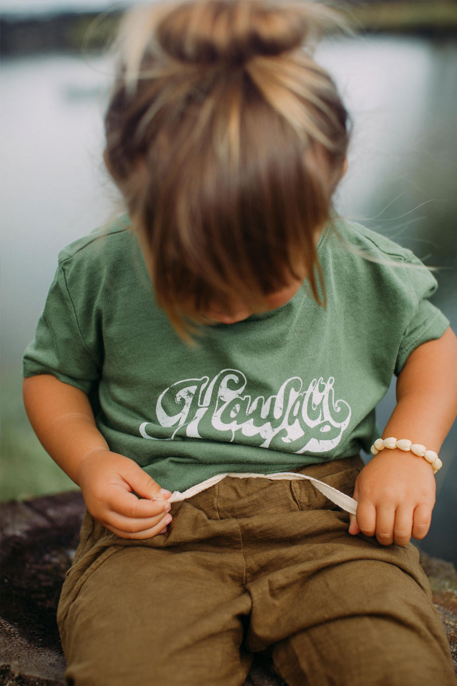 KIIKII TEE HAWAI&#39;I - MĀNOA GREEN