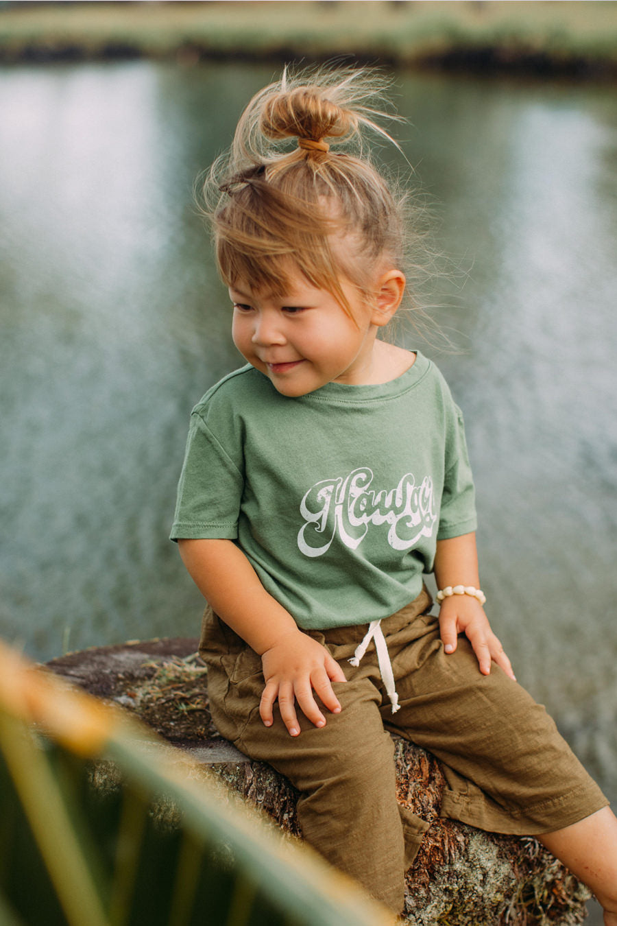 KIIKII TEE HAWAI&#39;I - MĀNOA GREEN