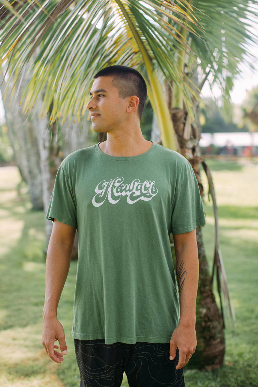 MEN&#39;S TEE HAWAI&#39;I - MĀNOA GREEN